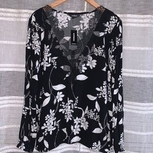 Express Black and White Graphic Long Sleeve Blouse
